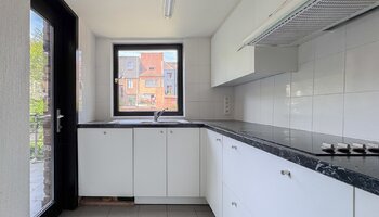 Herenhuis aan het water met garage nabij Brugge Centrum