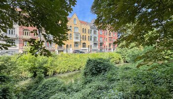 Herenhuis aan het water met garage nabij Brugge Centrum