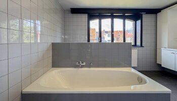 Herenhuis aan het water met garage nabij Brugge Centrum