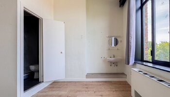 Herenhuis aan het water met garage nabij Brugge Centrum