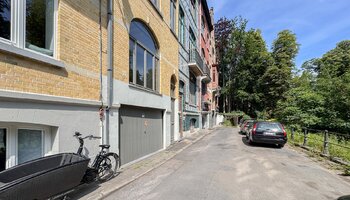 Herenhuis aan het water met garage nabij Brugge Centrum