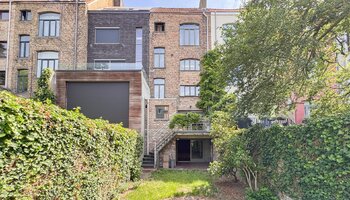 Herenhuis aan het water met garage nabij Brugge Centrum