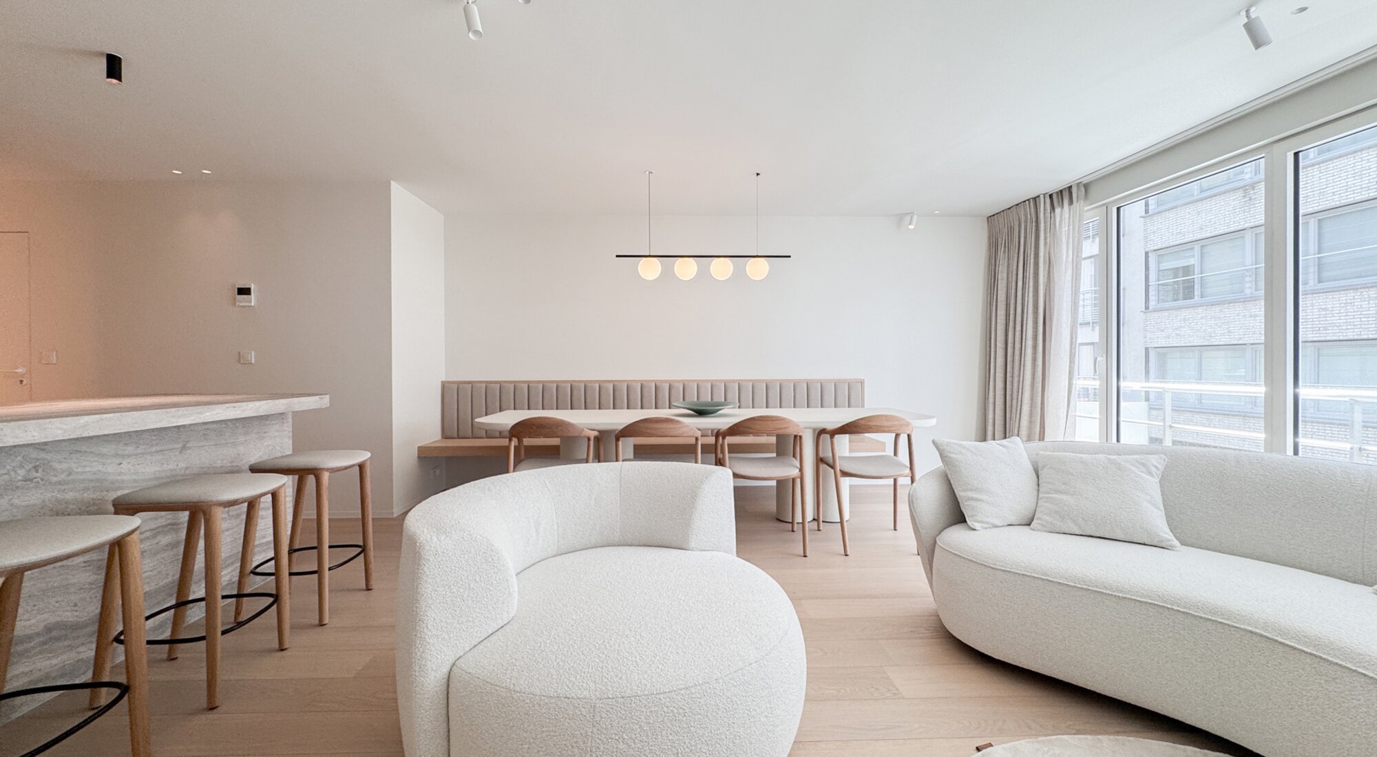 Luxueus gerenoveerd appartement met 3-SLK en zijdelings zeezicht 