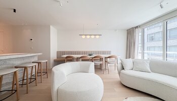 Luxueus gerenoveerd appartement met 3-SLK en zijdelings zeezicht 