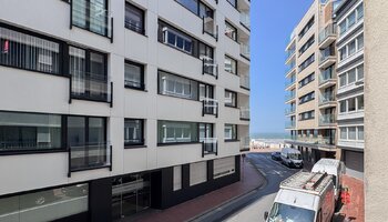 Luxueus gerenoveerd appartement met 3-SLK en zijdelings zeezicht 