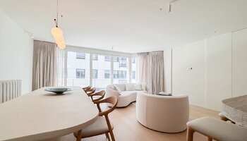 Luxueus gerenoveerd appartement met 3-SLK en zijdelings zeezicht 