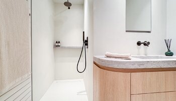 Luxueus gerenoveerd appartement met 3-SLK en zijdelings zeezicht 