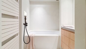 Luxueus gerenoveerd appartement met 3-SLK en zijdelings zeezicht 