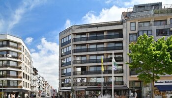 Gerenoveerd app. met 3-SLK, west gericht terras en open zicht 
