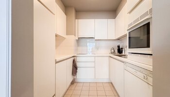 Ruim 2-SLK appartement met terras nabij de Lippenslaan 