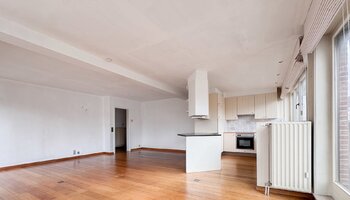 Op te frissen duplex - hoekappartement  nabij de Lippenslaan
