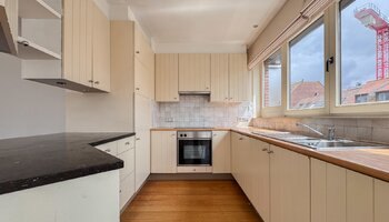 Op te frissen duplex - hoekappartement  nabij de Lippenslaan