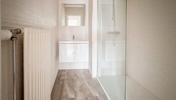 Op te frissen duplex - hoekappartement  nabij de Lippenslaan