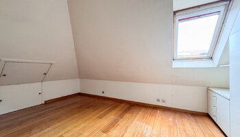 Op te frissen duplex - hoekappartement  nabij de Lippenslaan