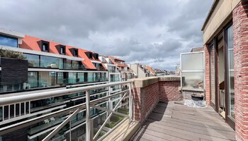 Op te frissen duplex - hoekappartement  nabij de Lippenslaan