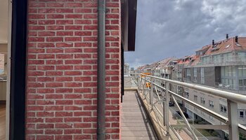 Op te frissen duplex - hoekappartement  nabij de Lippenslaan