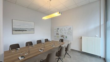 Handelspand/kantoor met ruime kelderberging op top locatie!