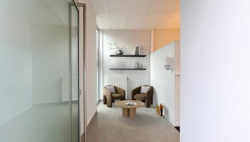 Handelspand/kantoor met ruime kelderberging op top locatie!