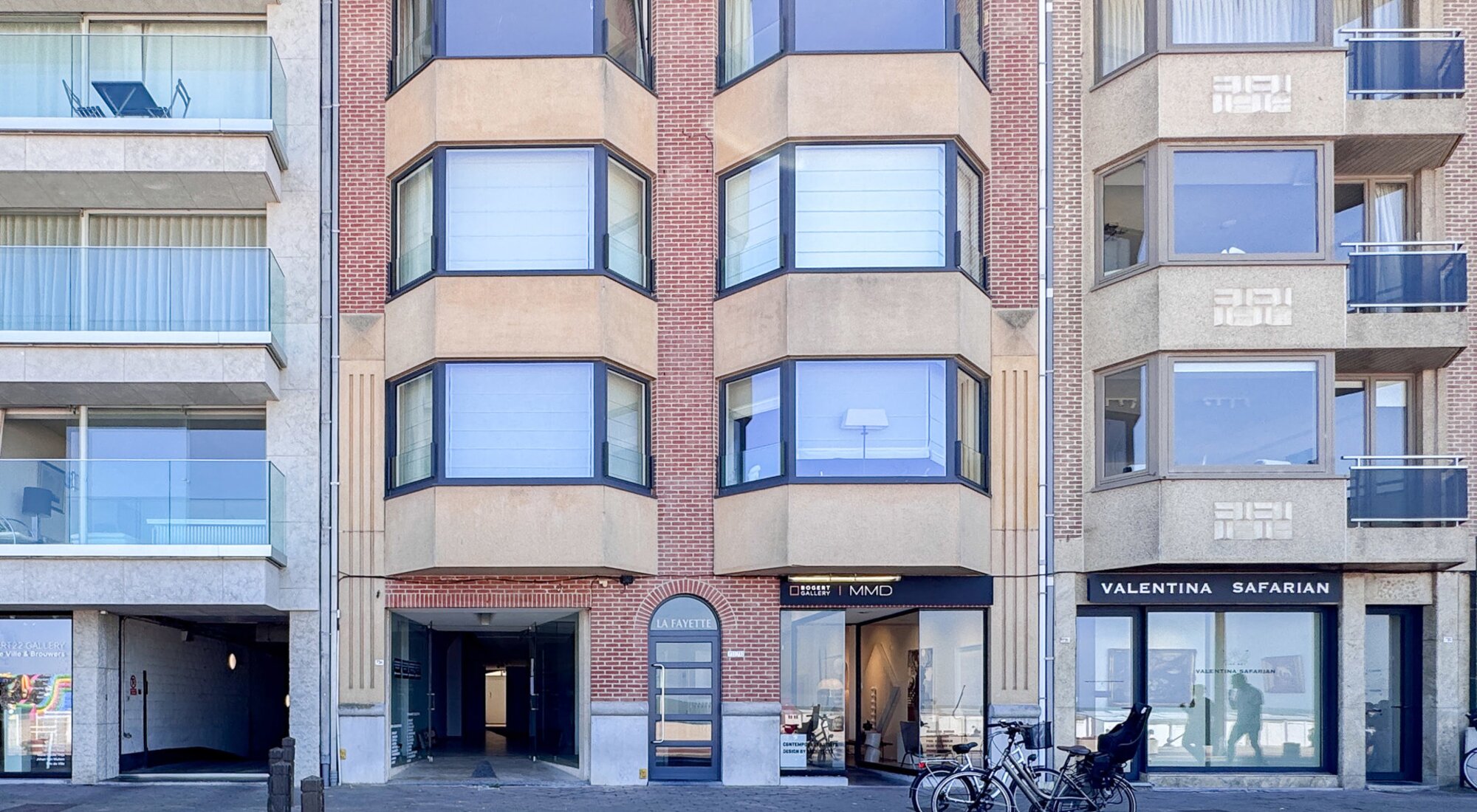 Handelspand op absolute toplocatie op de zeedijk van Het Zoute