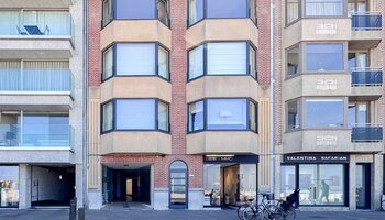 Handelspand op absolute toplocatie op de zeedijk van Het Zoute