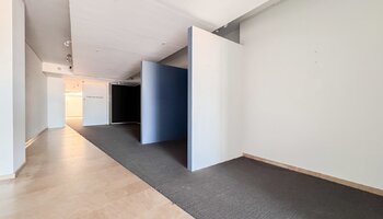 Handelspand op absolute toplocatie op de zeedijk van Het Zoute