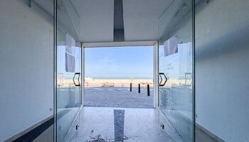 Handelspand op absolute toplocatie op de zeedijk van Het Zoute