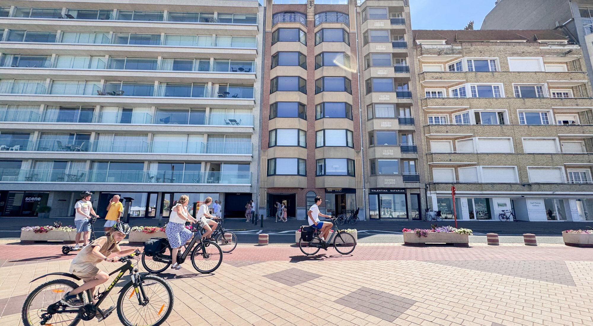 Immeuble commercial à un emplacement de premier choix sur la digue de Het Zoute