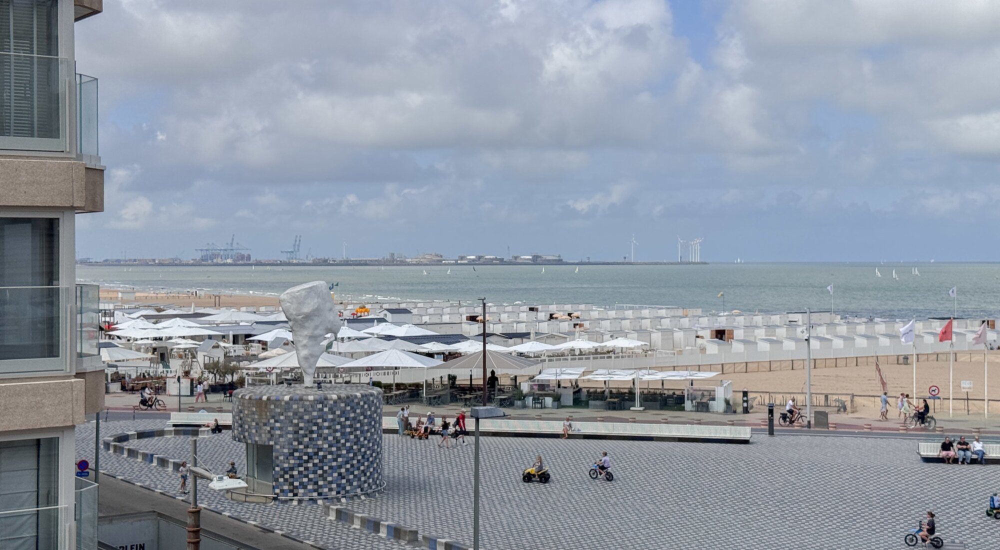 Prachtig 2-SLK appartement aan het Rubensplein met zeezicht