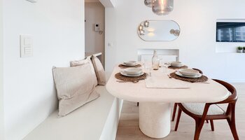 Stijlvol gerenoveerd appartement met prachtig zeezicht
