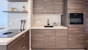 Stijlvol gerenoveerd appartement met prachtig zeezicht