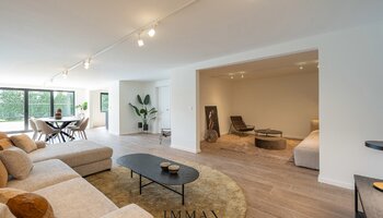 Drie prachtige landelijke woningen met tuin en garages