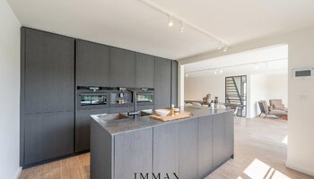 Drie prachtige landelijke woningen met tuin en garages