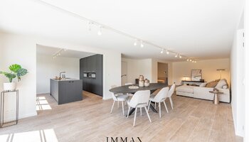 Drie prachtige landelijke woningen met tuin en garages