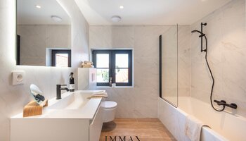 Drie prachtige landelijke woningen met tuin en garages