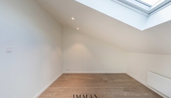 Drie prachtige landelijke woningen met tuin en garages