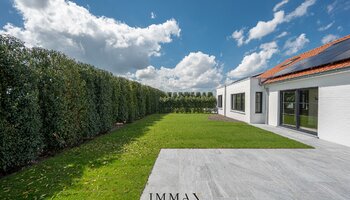 Drie prachtige landelijke woningen met tuin en garages
