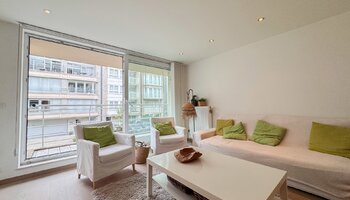 Lichtrijk 2SLK-appartement met terras nabij het centrum