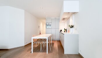 Lichtrijk 2SLK-appartement met terras nabij het centrum