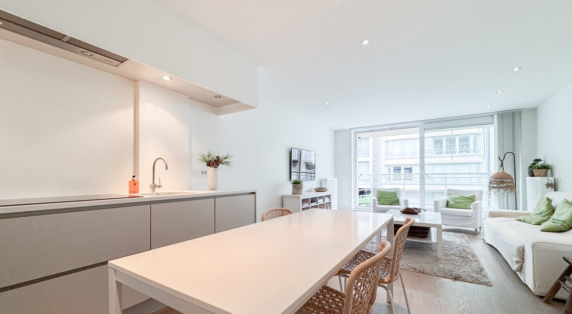 Appartement lumineux de 2 chambres avec terrasse près du centre-ville