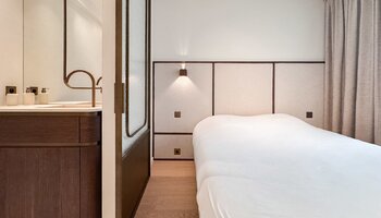 Luxueux appartement situé sur la digue du Zoute, avec une façade de 8 mètres de large.