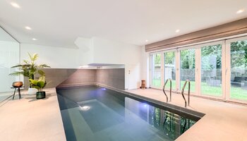 Exclusieve villa met binnenzwembad regio Beisbroek