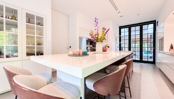 Exclusieve villa met binnenzwembad regio Beisbroek