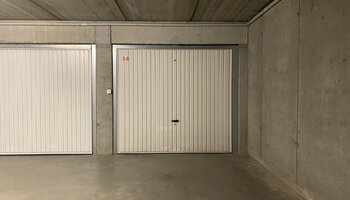 Afgesloten garagebox in het centrum en nabij het Zegemeer