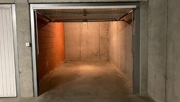 Afgesloten garagebox in het centrum en nabij het Zegemeer