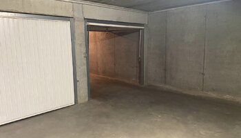 Afgesloten garagebox in het centrum en nabij het Zegemeer