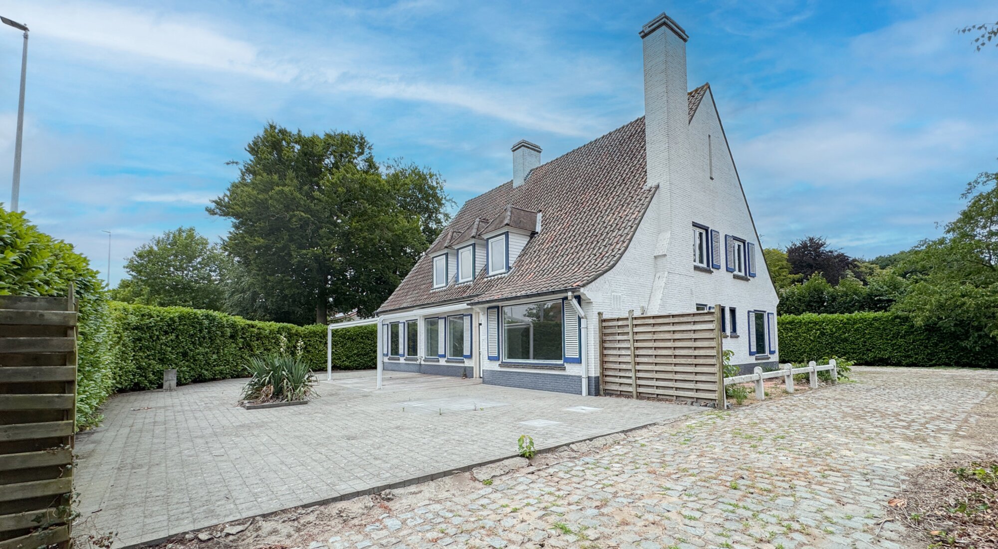 Te renoveren stijlvolle villa