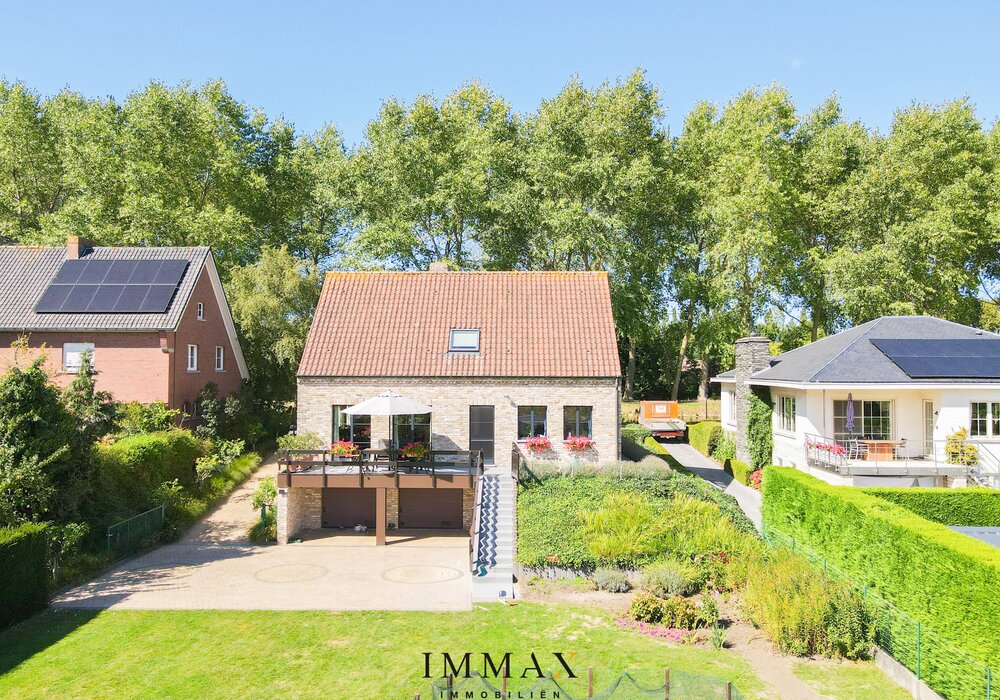 Prachtig gelegen instapklare villa langs Damse Vaart
