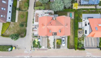 Luxueus gerenoveerde koppelvilla nabij het strand te Duinbergen. 