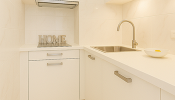 Gezellig gemeubelde studio met ruim terras