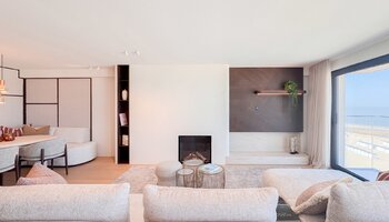 Luxueux appartement situé sur la digue du Zoute, avec une façade de 8 mètres de large.